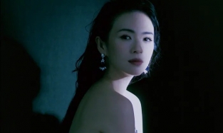 Chương Tử Di đeo chuỗi vòng cổ nặng 136,66 carat xuất hiện trên tạp chí Elle Trung Quốc