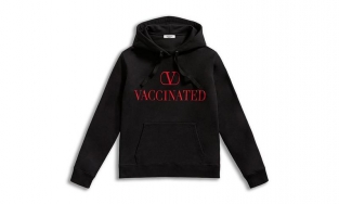 Hãng Valentino ra mắt áo hoodies để gây quỹ hỗ trợ quỹ vaccine Covid-19 