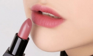 Tự mua quà 20-10: 4 thỏi son hồng đất bạn nên đầu tư để diện cả năm 