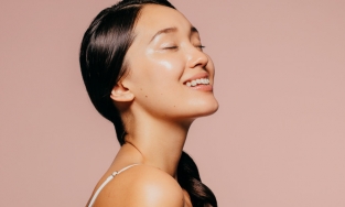 Đây là lý do khiến bạn dù bôi kem dưỡng ẩm đầy đủ nhưng da vẫn bong tróc 