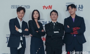 Jeon Ji Hyun tái xuất sau khi có màn xuống tóc đáng quên