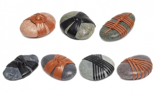 Loewe bán đá cuội với giá 10 triệu đồng 