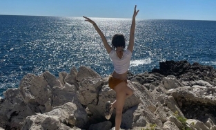 Lisa 'xả ảnh' xinh lung linh tại châu Âu nhưng netizen lại thấy xót xa