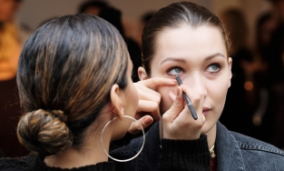 Cách kẻ mắt bằng chì đẹp tự nhiên, mắt long lanh như gái Hàn