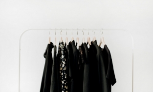 Làm thế nào để giữ đồ đen không bạc màu? 