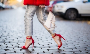 Làm thế nào để đi giày cao gót không đau chân? 