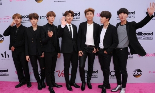 BTS lên bìa số khai niên của Vogue Hongkong
