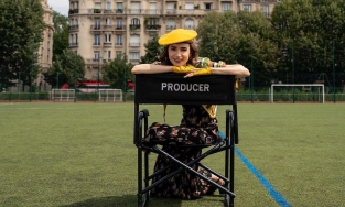 Thời trang Emily in Paris mùa 2: Rực rỡ sắc màu như mùa xuân Paris