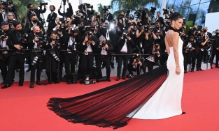 Thời trang lưu trữ là gì? Những khoảnh khắc thời trang lưu trữ đẹp nhất thảm đỏ 2021