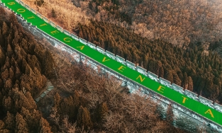 Màn quảng cáo có 1 - 0 -2: Bottega Veneta phủ xanh Vạn Lý Trường Thành 