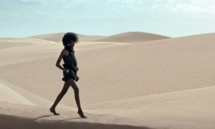 Những sàn diễn thời trang đẹp nhất thế giới: Vạn Lý Trường Thành góp mặt 