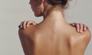 4 loại xà phòng, sữa tắm trị mụn lưng hiệu quả mà bạn cần biết