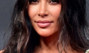 Kim Kardashian đón sinh nhật tuổi 40 với bộ ảnh quyến rũ