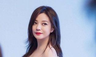 Bất chấp ồn ào cặp trai trẻ, Triệu Vy vẫn lọt top 'nữ hoàng bất động sản' 