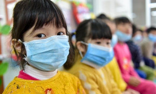 Hà Nội: Tiểu thương chợ Nghĩa Tân bị phạt 2 triệu vì không đeo khẩu trang 