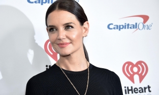 Vợ cũ của Tom Cruise công khai hẹn hò với bạn trai kém tuổi