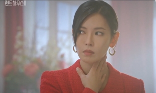 “Penthouse 2” tập 2: Oh Yoon Hee quay trở lại Hera Palace, Cheon Seo Jin mất đi giọng hát