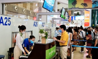 Sân bay Nội Bài có nguy cơ đóng cửa vì 16 trường hợp F1, hàng trăm nhân viên thành F2