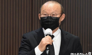 HLV Park Hang Seo đón Tết trong khu cách ly cùng vợ