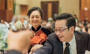 NSND Hoàng Dũng và cuộc hôn nhân 30 năm vẫn nằm tâm sự đến sáng bên nhau 