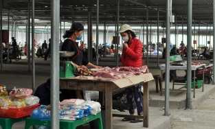 Người dân tâm dịch Chí Linh đi chợ dùng tem phiếu theo ngày