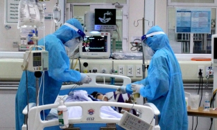 Hai bệnh nhân Covid-19 diễn biến nặng, phải thở máy