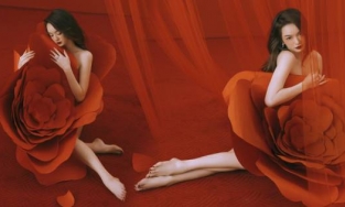 Chìm trôi trong sắc đỏ, Kaity Nguyễn hóa nàng thơ phiêu bồng