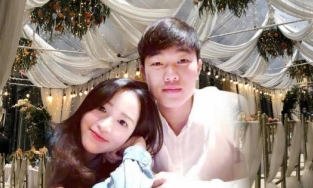 Mặc vợ sắp cưới nói khó hiểu, Xuân Trường đã về Hà Nội đêm qua để ăn hỏi  