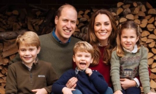 William - Kate 'phá vỡ lời hứa' để đăng tải ảnh sinh nhật của Công chúa Charlotte