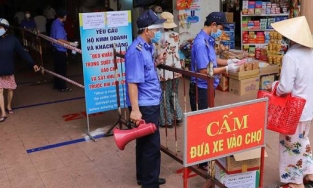Đà Nẵng phát 'tem phiếu' cho người dân đi chợ