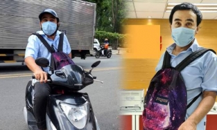 MC Quyền Linh đi xe máy, khoác balo, trực tiếp mang 2,2 tỷ đồng ủng hộ quỹ vắc xin