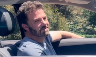 Ben Affleck qua đêm tại nhà Jennifer Lopez sau nghi vấn tái hợp 