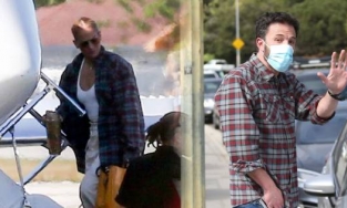 Jennifer Lopez mặc áo của Ben Affleck ra đường