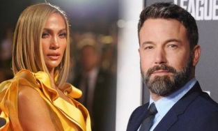 Phản ứng của Jennifer Lopez khi mẹ hòa hợp với Ben Affleck