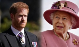 Nữ hoàng Anh loại bỏ toàn bộ hình ảnh của Harry ra khỏi bàn trưng bày ảnh gia đình
