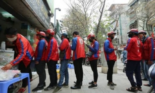 Hà Nội dừng hoạt động của xe ôm công nghệ: Shipper nào được phép giao hàng?