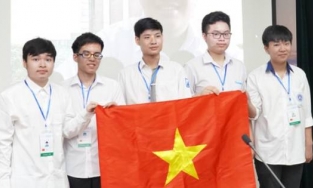 Nam sinh Hà Nội tự kỷ đoạt Huy chương bạc Olympic toán quốc tế, đứng thứ nhì toàn đoàn Việt Nam