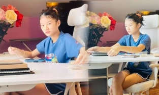 Con gái Trương Ngọc Ánh khoe không gian học online ở Mỹ
