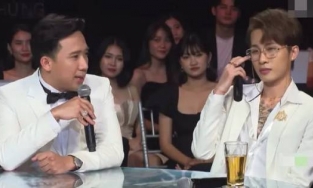 Jack từng nói 'đã quen với cô đơn', ở nhà đọc sách, làm bạn với dòng sông  