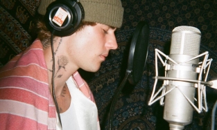 Justin Bieber bị nghi xăm tên Selena Gomez lên cổ 