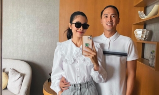 Phản ứng khó tin của Hà Tăng khi ông xã Louis Nguyễn bị fan nữ vây kín