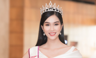 Á hậu Phương Anh tốt nghiệp thủ khoa Đại học RMIT với số điểm khủng