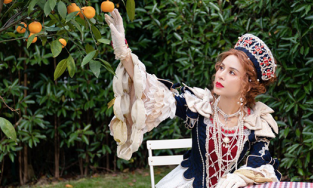 MXH tranh cãi khi Lý Nhược Đồng chơi phong cách Lolita ở tuổi 55