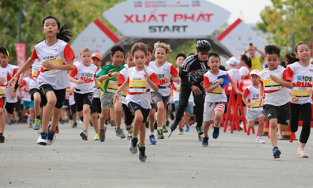 Khoảnh khắc hơn 500 VĐV nhí cùng tranh tài trong giải marathon lớn nhất Việt Nam