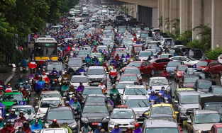 Hà Nội: Nhiều tuyến đường tắc nghẽn do trận mưa lớn sáng nay