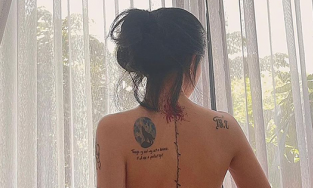 Linh Ngọc Đàm tung ảnh lưng thon cùng loạt hình xăm ấn tượng