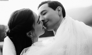 Hà Hồ tung loạt ảnh cưới nhân kỷ niệm 4 năm yêu Kim Lý