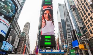 Suboi tự hào xuất hiện ở Quảng trường Thời đại Mỹ lần thứ 2