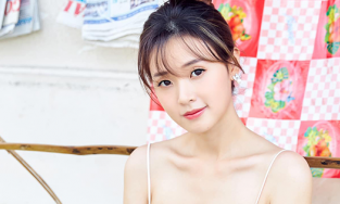 Midu tiết lộ cân nặng hiện tại, dân tình nhìn bàn chân mỹ nhân mà hoảng hốt