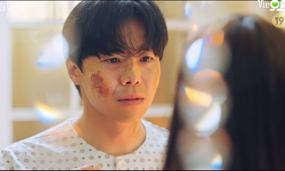 'Penthouse 3' tập 8: Logan Lee vừa tỉnh đã hôn Soo Ryeon